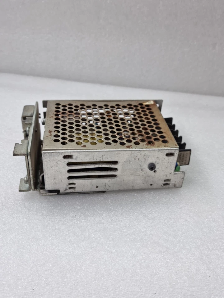 OMRON S8JX-05024CD POWER SUPPLY INPUT AC200-240V OUTPUT DC24V